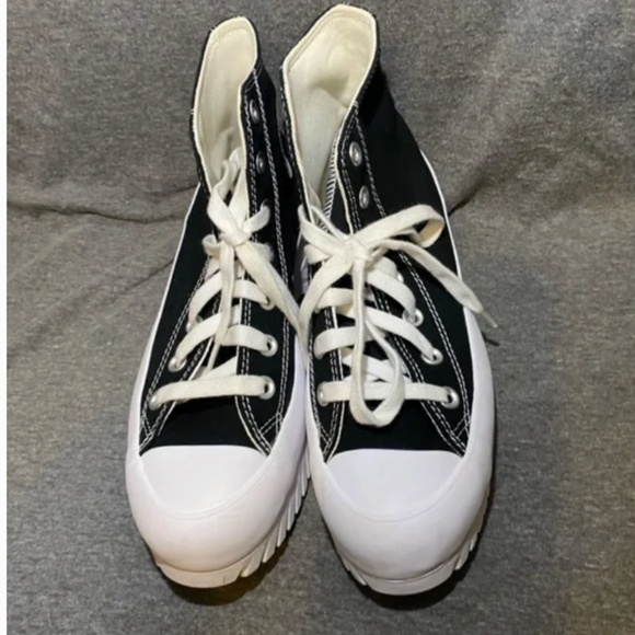 Chuck Taylor All Star Lugged 2.0 Sneakers - Picture 6 of 9